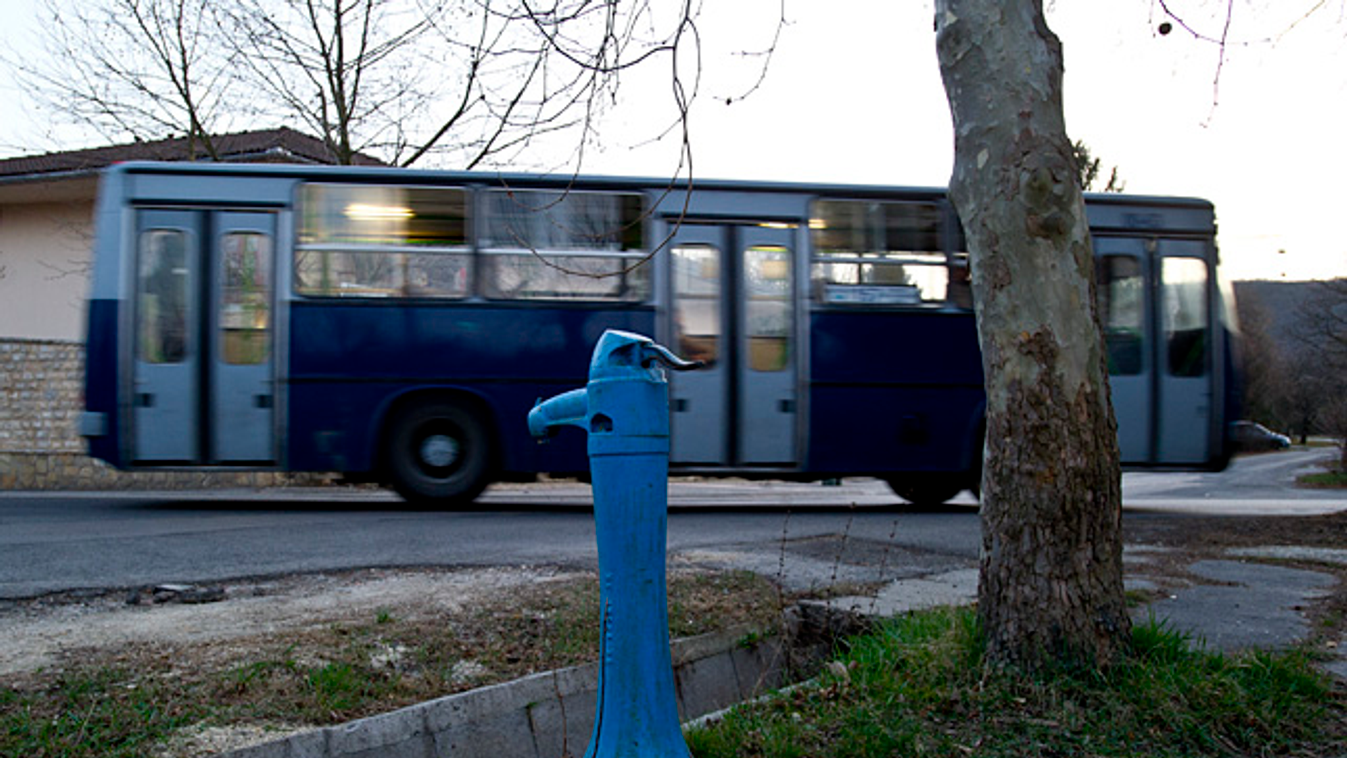Kút, kék, kutak, Budapest, közkút