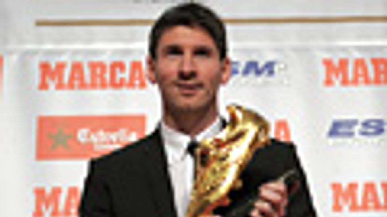 Lionel Messi, a Barcelona argentin játékosa átvette az aranycipőt Barcelónában