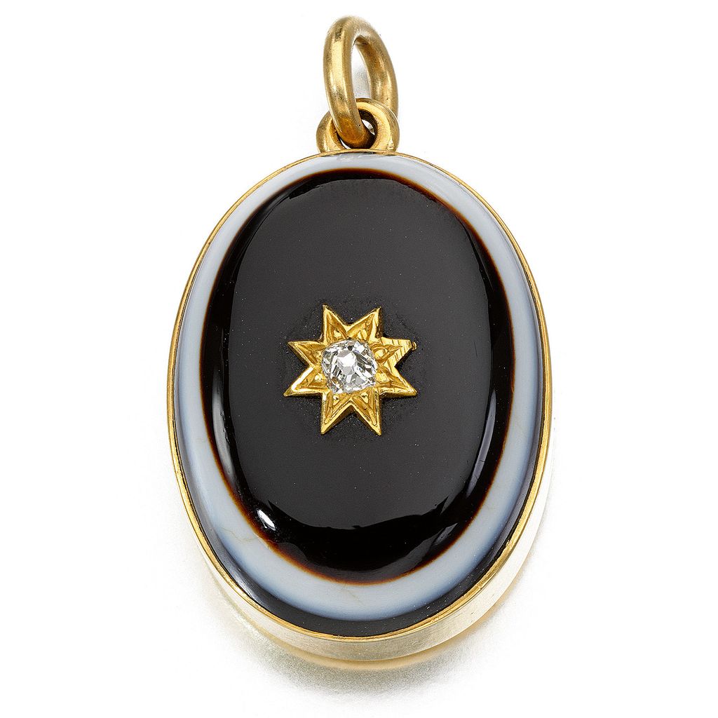 Royals Victoria auction

Banded agate and diamond pendant, 1861 