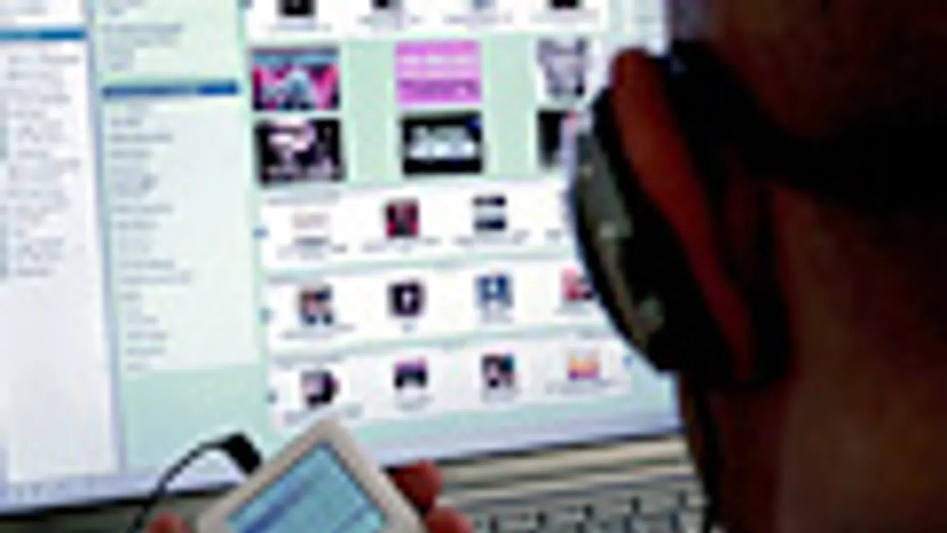 app Store, reklamáció, egy férfi zenét vásárol iPodjára at iTunes music store-ból