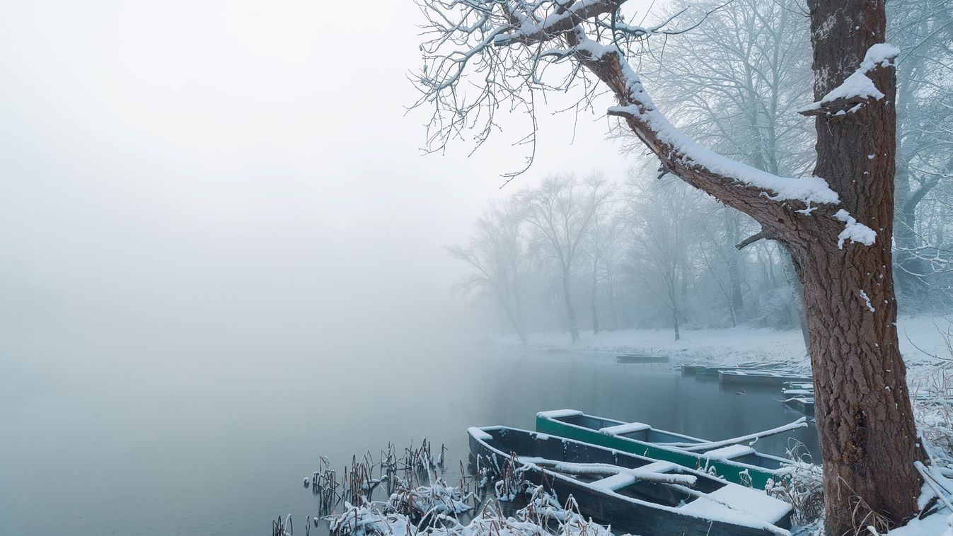 Magyarország, Tisza, tél, csónakok, hó, havas táj 