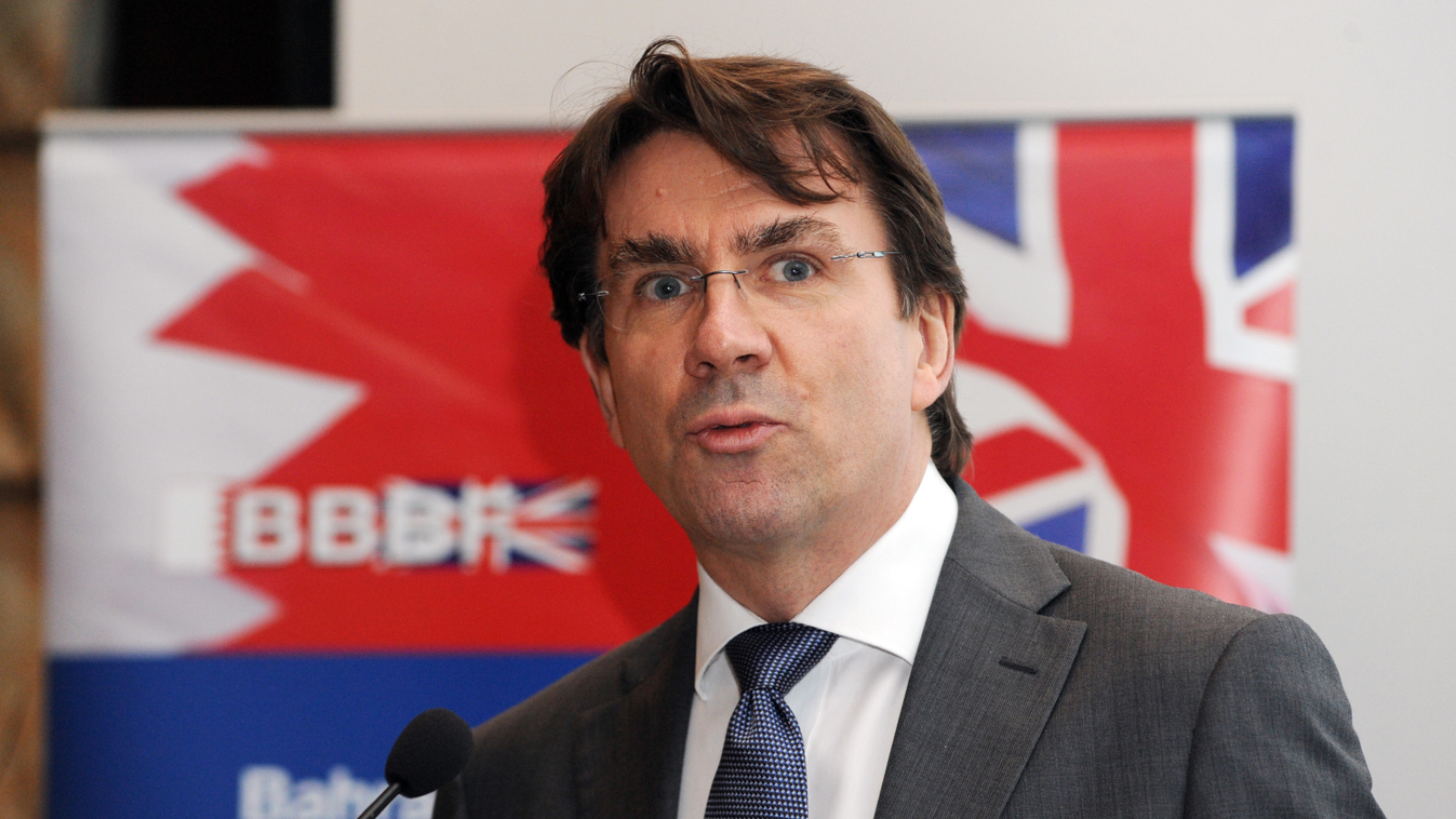 Iain Lindsay brit nagykövet
 POLITICS AMBASSADOR PORTRAIT AND POSE BUST SPEECH FLAG DIPLOMAT PERSON-DIPLOMACY 