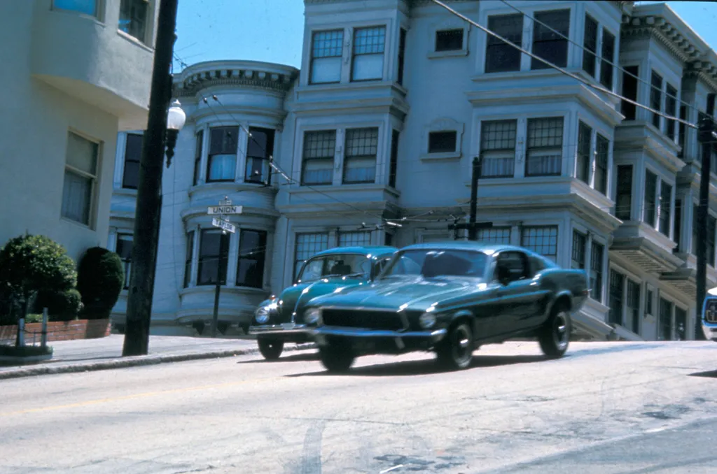 Bullitt (1968) usa Cinéma états unis united nations usa rue STREET san francisco voiture automobile CAR course poursuite pursuit HORIZONTAL 