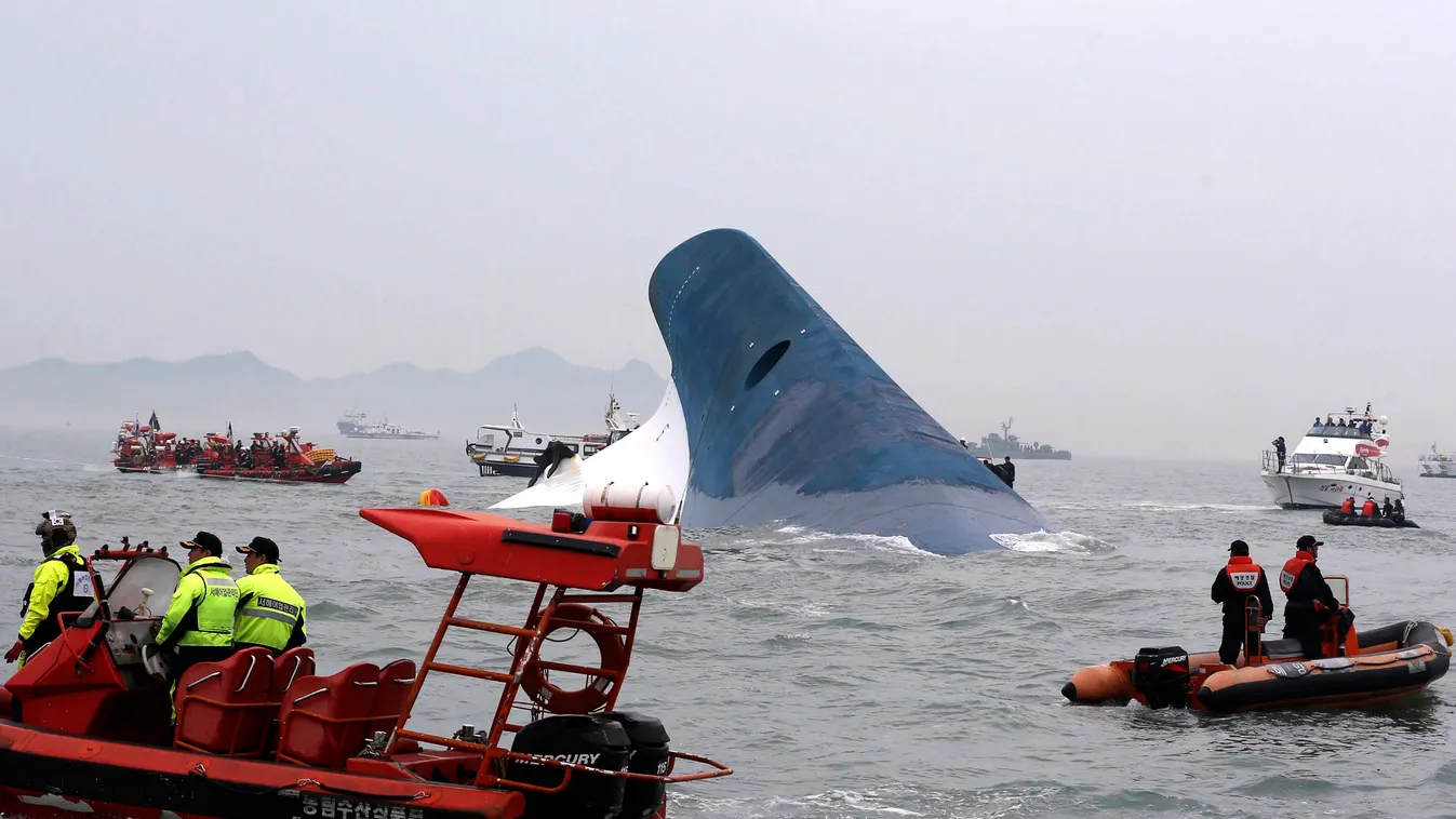 Elsüllyedt egy dél-koreai hajó, több száz diákkal a fedélzetén 