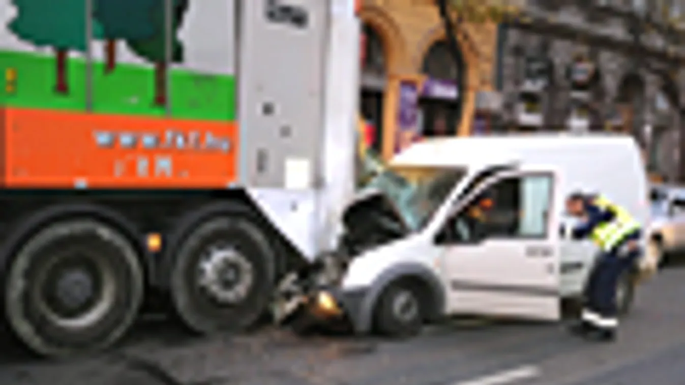 Kukásautó ütközött kisteherautóval az Üllői úton, baleset, karambol