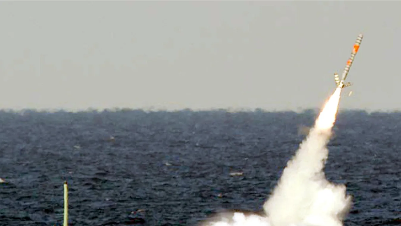 MISSILE HORIZONTAL WATER SEA This US Navy handout photo released 28 January 2003 shows USS Florida launching a Tomahawk cruise missile during Giant Shadow 14 January 2003 in the waters off the coast of the Bahamas. Giant Shadow is a Naval Sea Systems Comm