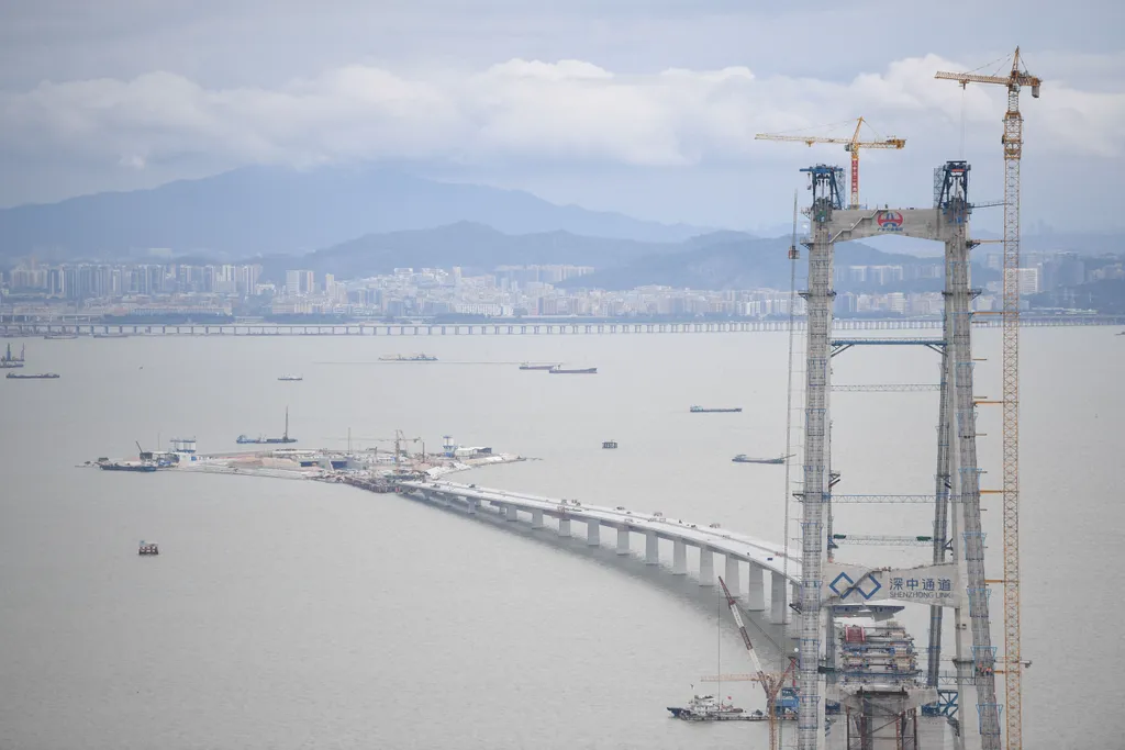 Kína, SHENZHEN-ZHONGSHAN, híd, út, összekötőhíd, Sencsen, függőhíd, építés, épül, látványos 