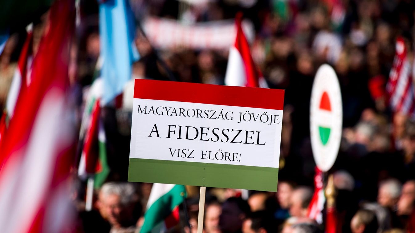Sokat nőtt a Fidesz népszerűsége az elmúlt évben, elemzők szerint a a rezsicsökkentésnek köszönhetően 