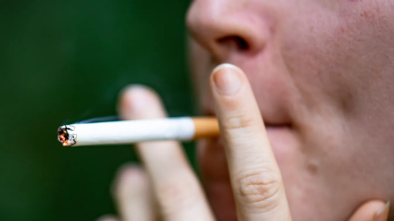 Addicts in Corona Lockdown diseases addiction Social Consumption Smoker Nicotine Horizontal ECONOMY TOBACCO SMOKING DISEASE SMOKE 