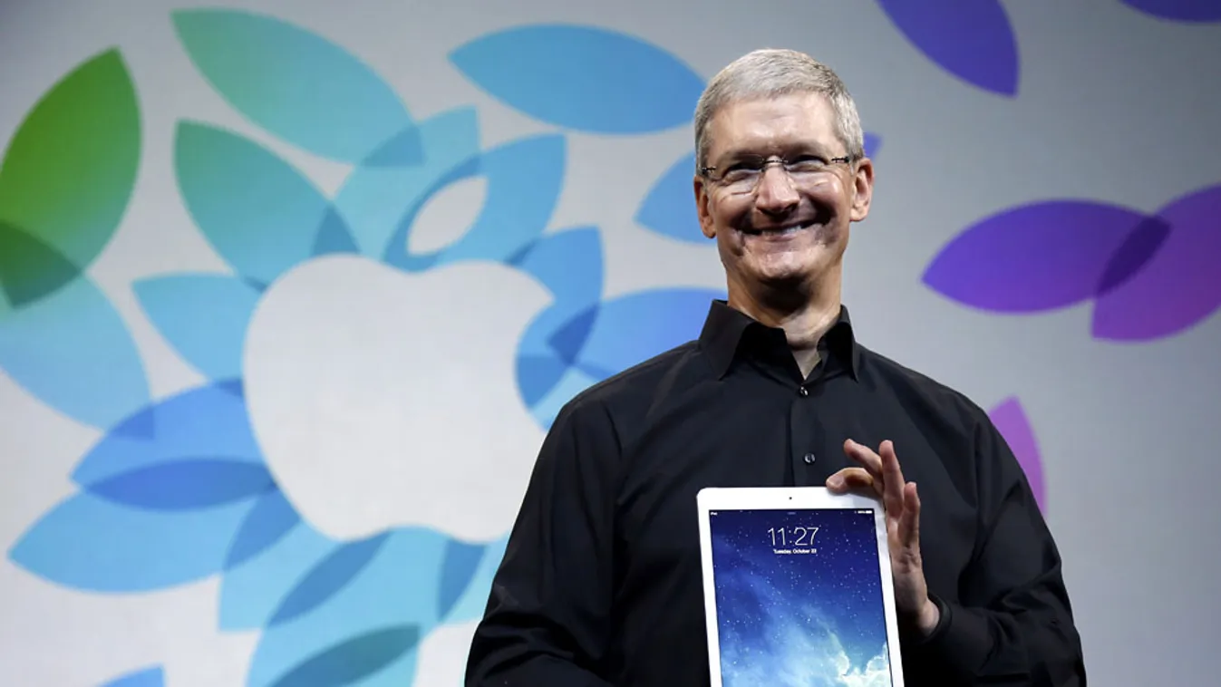 Tim Cook, az Apple vezérigazgatója az iPad Airrel
