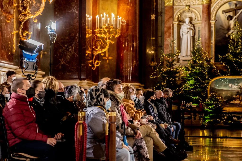 Erdő Péter éjféli miséje a budapesti Szent István Bazilikában 