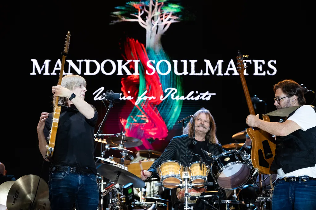 Mandoki Soulmates Koncert, Budapest,  2021.08.21., Mike Stern, Al di Meola, Mike Stern; Leslie Mandoki; Al di Meola 