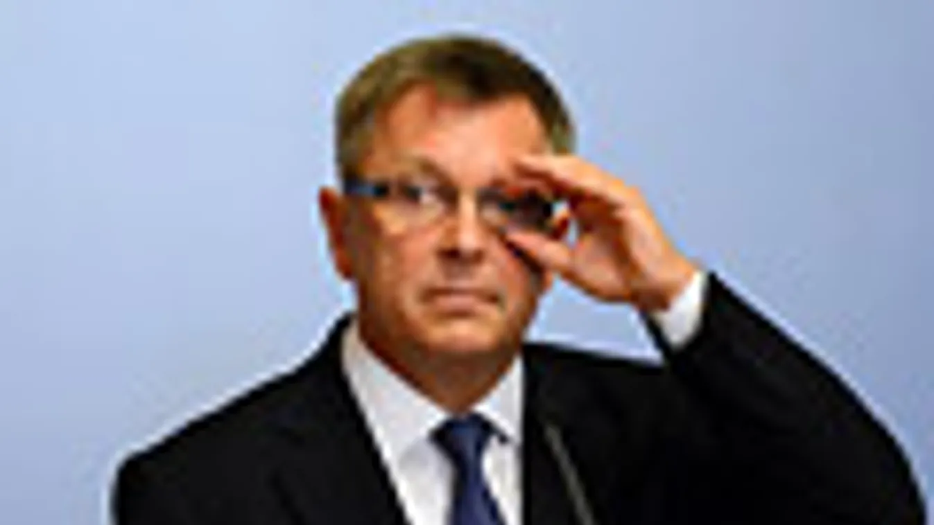 Matolcsy György nemzetgazdasági miniszter sajtótájékoztatót tart a Miniszterelnökségen 2012. október 5-én.