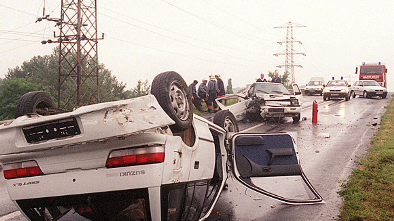 KGFB, kötelező gépjármű felelősségbiztosítás, közúti baleset, Suzuki