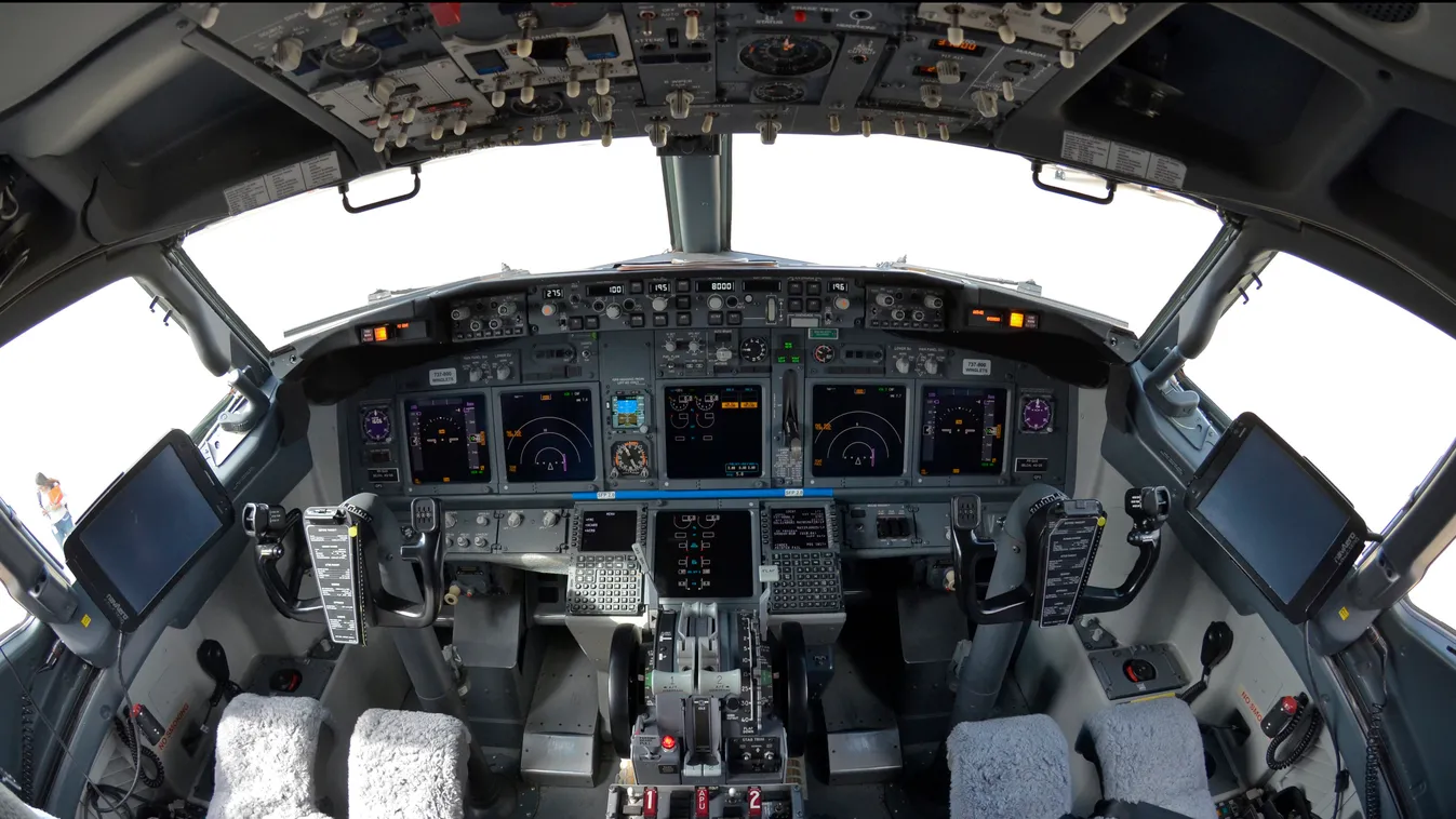 Boeing 737-800 pilótafülke 