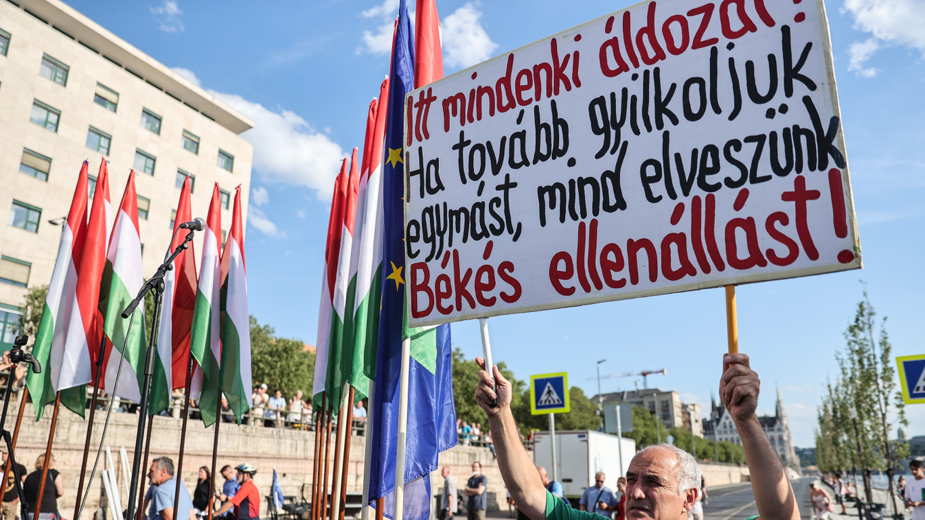 MZP, Márki-Zay Péter, tüntetés, tiltakozás, Jászai Mari tér, Budapest, KATA változás, KATA adó, KATA 