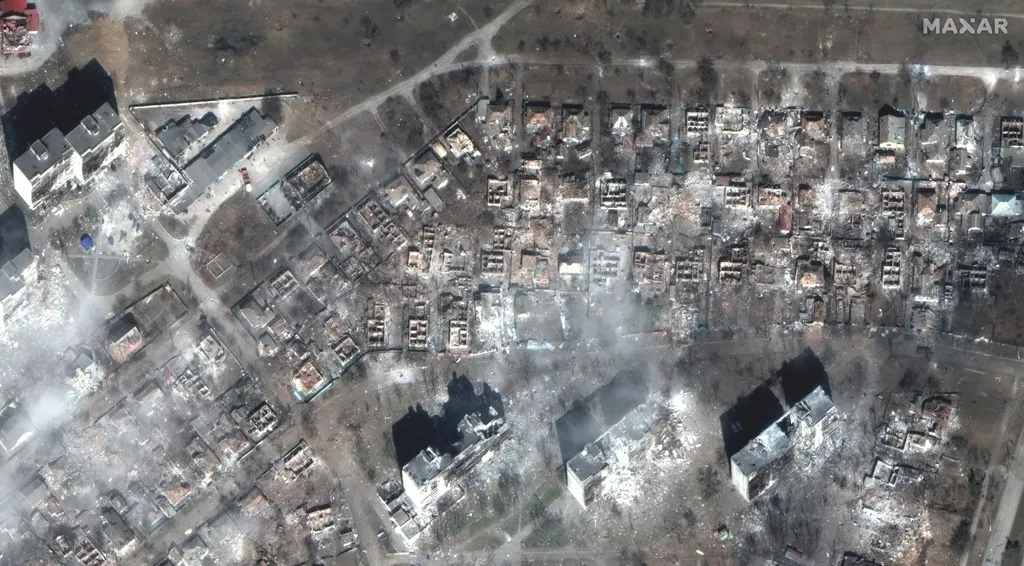Ukrán válság 2022, orosz, ukrán, háború, Ukrajna, Mariupol, műholdfelvétel, rakétatámadás, romos épületek, lakóházak, romok, rom, pusztítás 