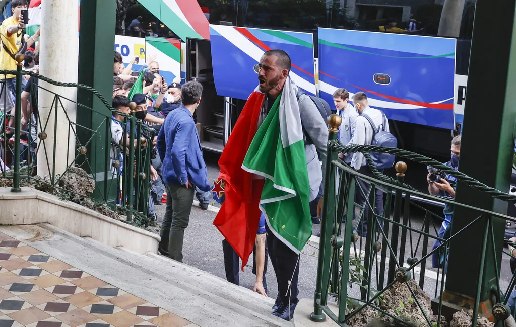 Italian team arriving in Rome European Cup,Italian team,Italy,Parco dei Principi,Rome Horizontal 