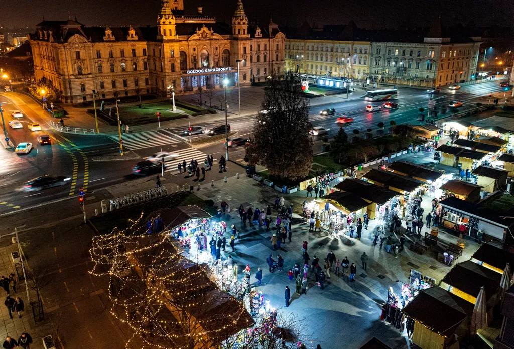 Karácsony 2022, vásár, troli, busz, fény, fénytroli, fénybusz, ünnepek, advent, adventi vásár, Adventi Ünnep Karácsonyi Vásár, vásárok, Győr,  Adventi vásár, karácsonyi vásár 