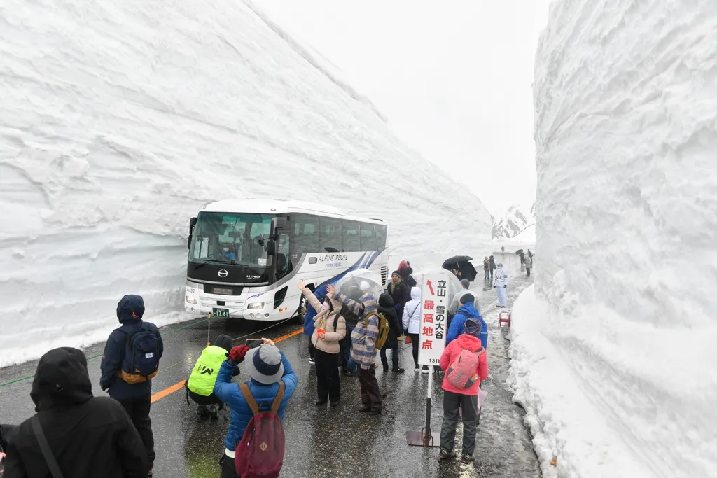 Tatejama-Kurobe alpesi út, Japán 