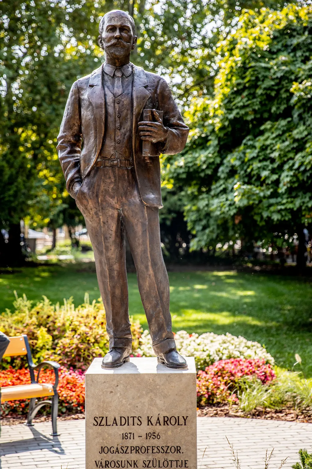 Szladits Károly, akadémikus, emlékszobor, szobor, avatás, Dunaszerdahely, ünnepség, megemlékezés 