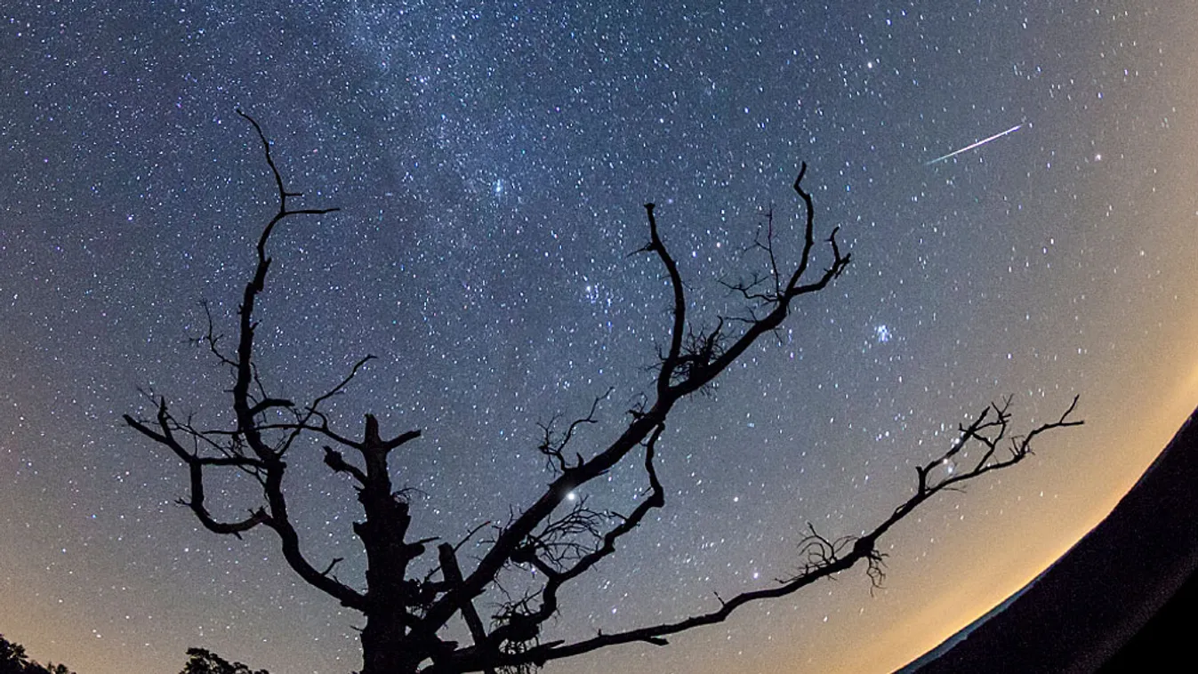 hullócsillag, Perseida meteor felvillanása a Szekeres és a Bika csillagképek mellett