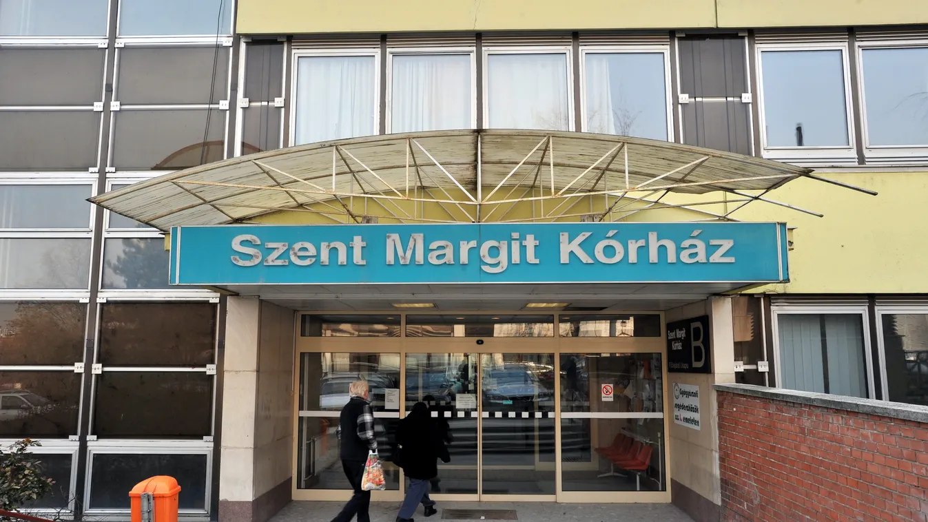 Szent Margit Kórház főépületének bejárata. 