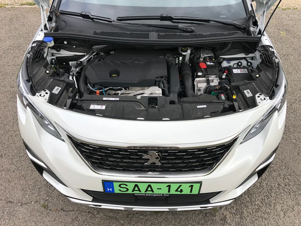 Peugeot 3008 Hybrid4 teszt (2020) 