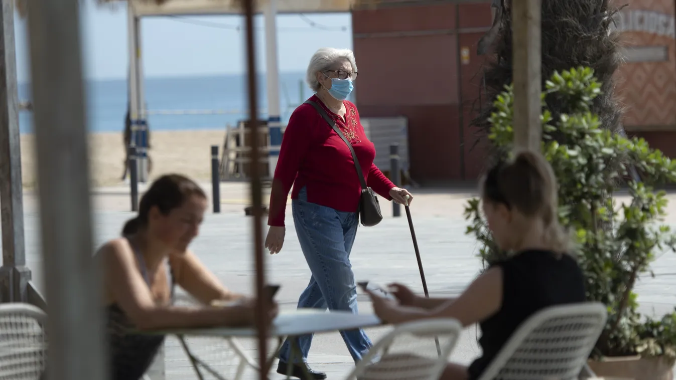 a tengerpartokon romlik a járványügyi helyzet, Barcelona, Spanyolország, koronavírus 