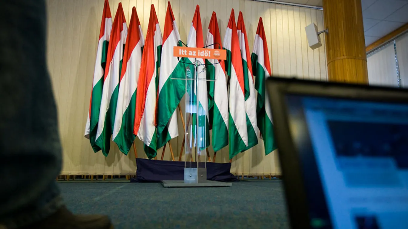Fideszes képviselőjelöltek Orbán Viktor általi meghallgatása, Orbán Viktor nemzetközi sajtótájékoztatója a választások másnapján, a képvisel&otilde;i irodaházban, 2010. március 12-én
