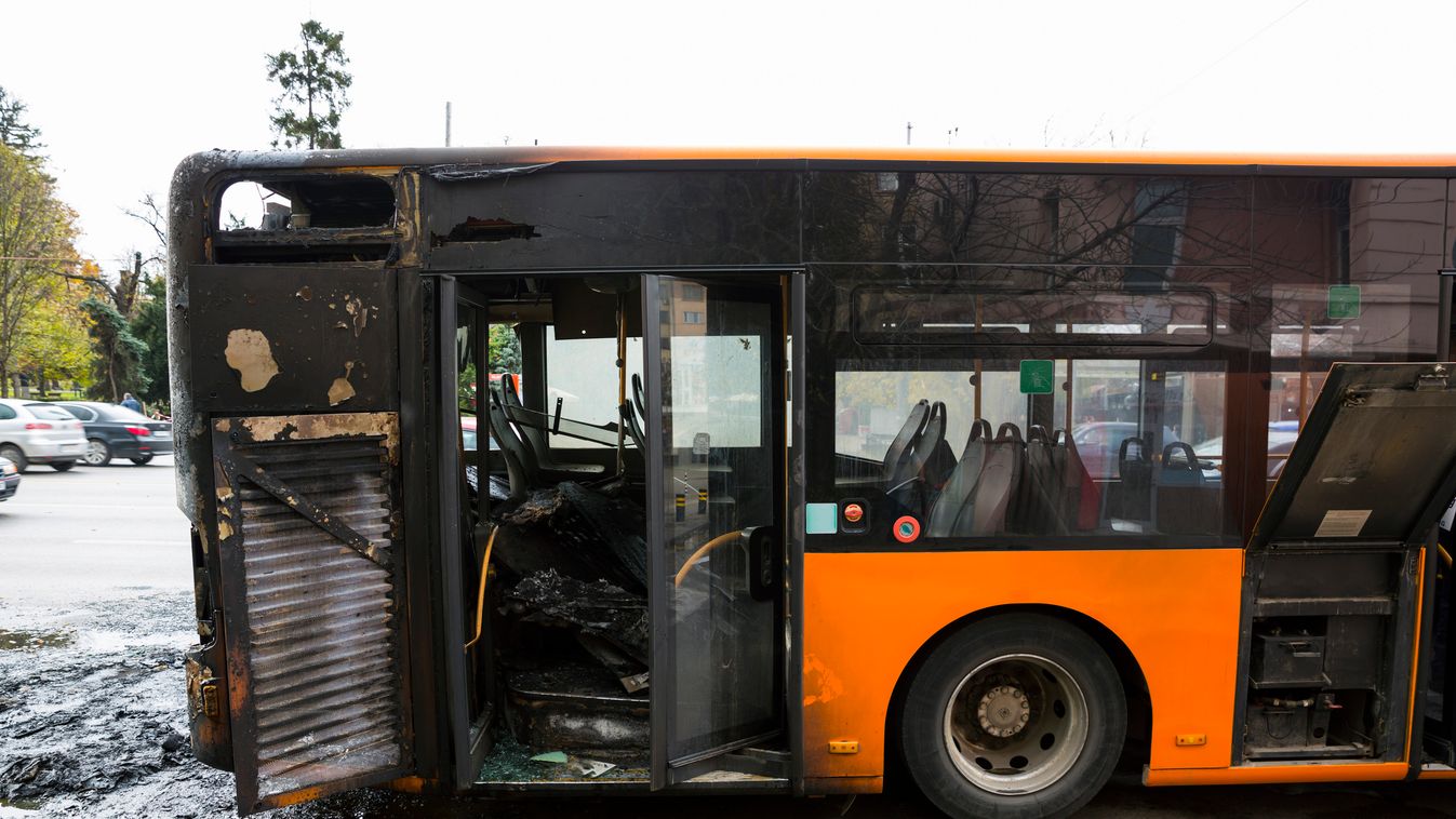 Kigyulladt egy gyerekeket szállító busz az M3-ason baleset 