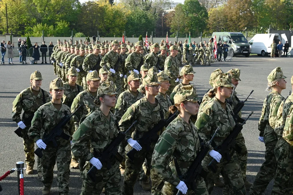 eskütétel, önkéntes katonai szolgálat, katona, katonaság, 2022.10.15., Budapest, Lynx KF41 harcjármű, Petőfi Sándor laktanya 