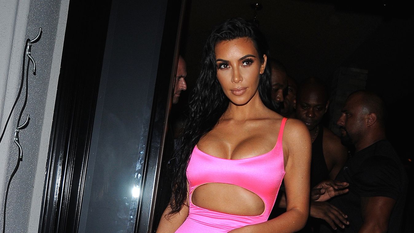Kim Kardashian Visszatért a neon láz: te bevállalnád ezeket a darabokat? 
