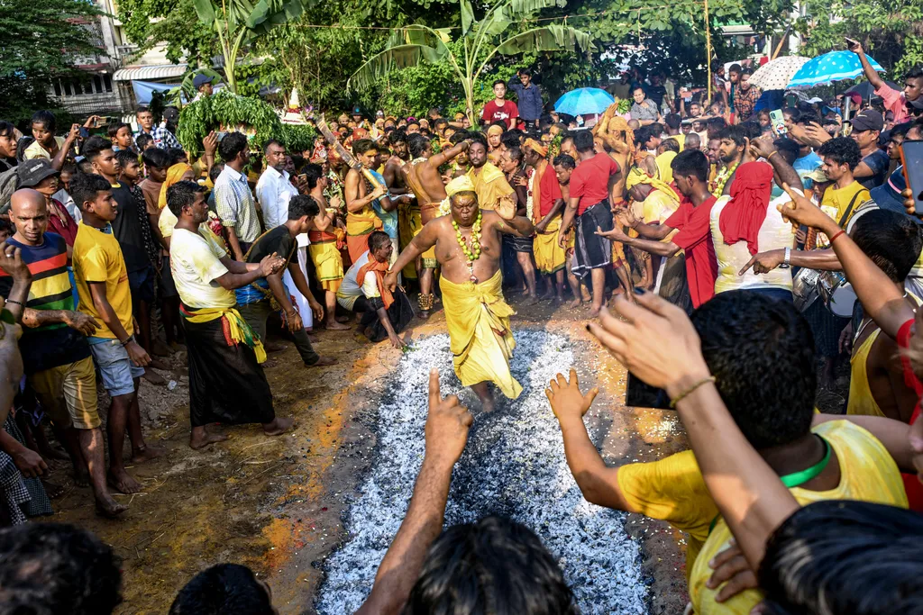 vallás, Hinduizmus, fesztivál, tűz séta, Yangon, Burma, Myanmar, 2023. 05. 28. 