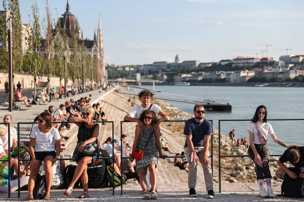 MZP, Márki-Zay Péter, tüntetés, tiltakozás, Jászai Mari tér, Budapest, KATA változás, KATA adó, KATA 