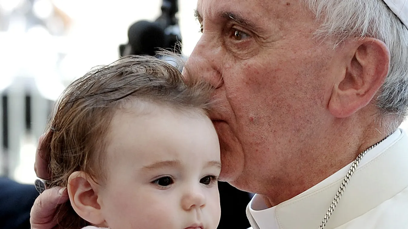 Mikoriak a legkorábbi emlékeink anyaghoz, Ferenc pápa egy gyerekkel, Hároméves kor utániak a legkorábbi emlékeink