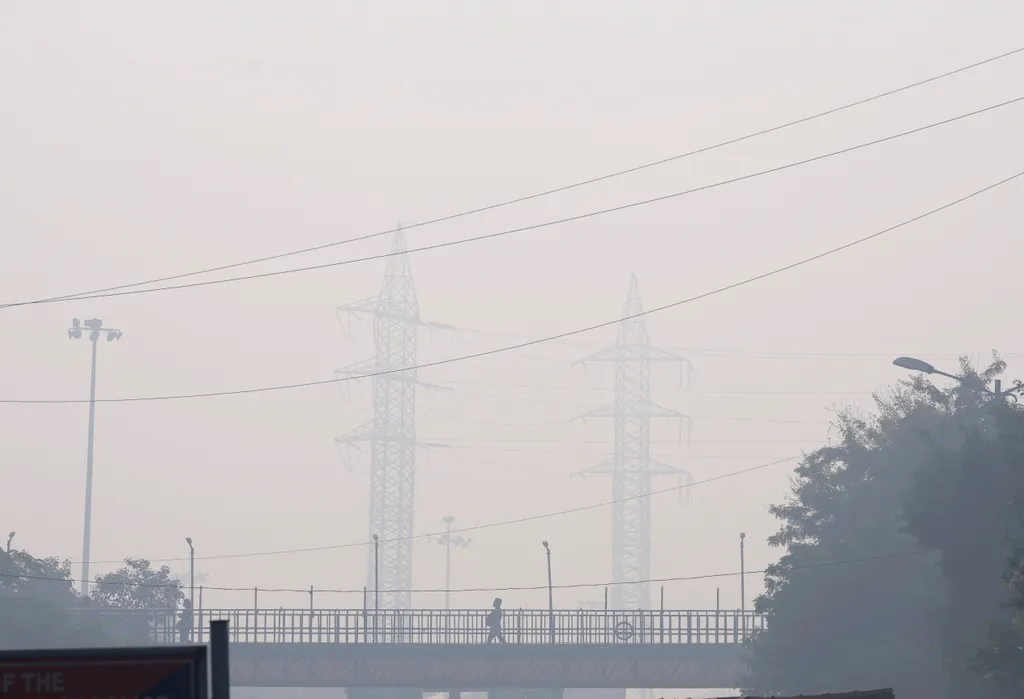 Légszennyezettség Indiában, India, légszennyezés, levegő, minőség, rossz, veszélyes, ártalmas, egészség, szmog, 2021. november 17. 
