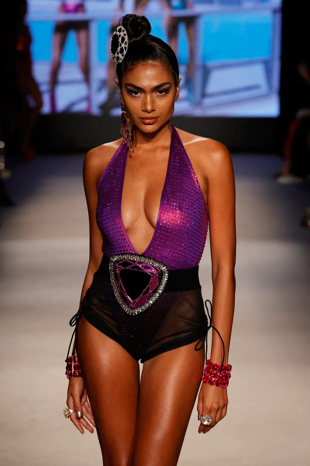 Mutatós fürdőruhákban vonultak a modellek a Miami Swim Week rendezvényen, galéria, 2023 