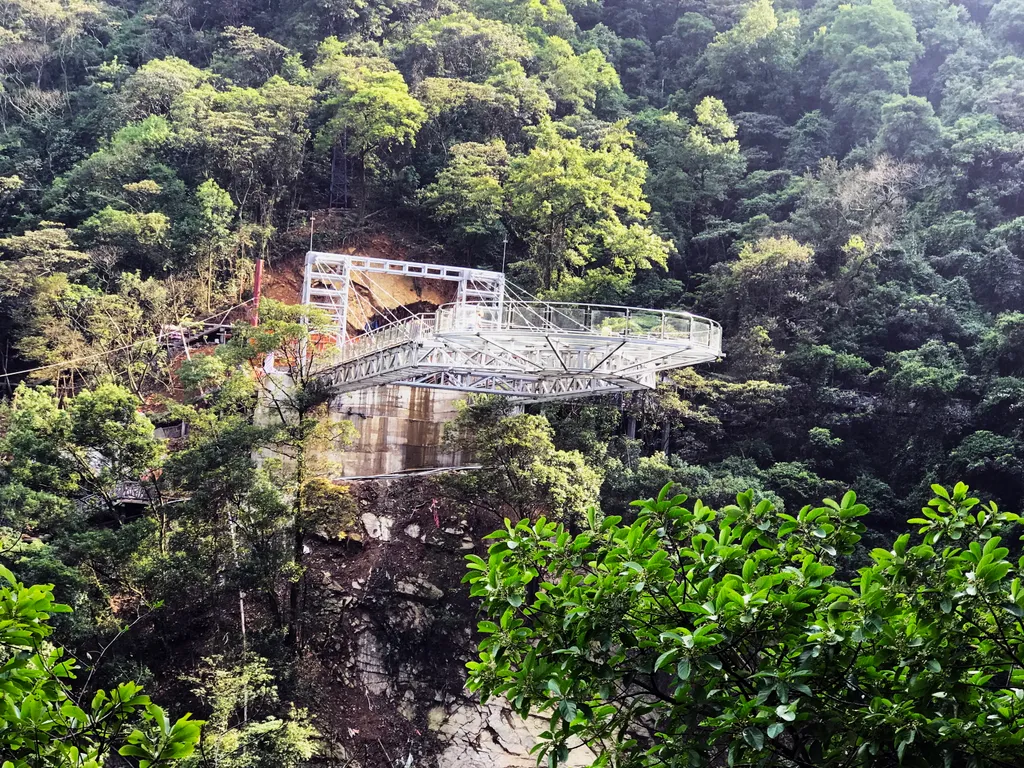 Üvegpadlós kilátó, Kína, Kulunghszia, Csingjüan

Yun Tian Bo Ba, Gulongxia  Guangdong Qingyuan Qingxin glass platform glass platform 