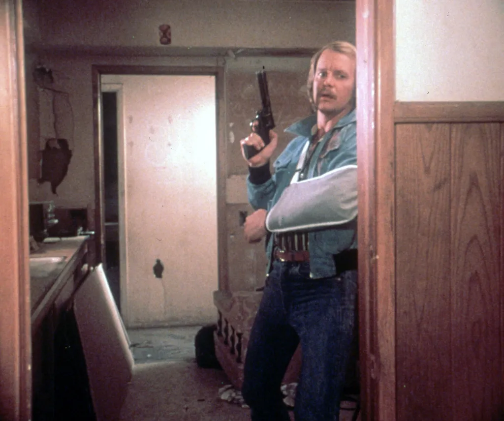 Starsky and Hutch (1975) [TV-Series 1975-1979]  usa Cinema jean blue jeans pistolet revolver HORIZONTAL 