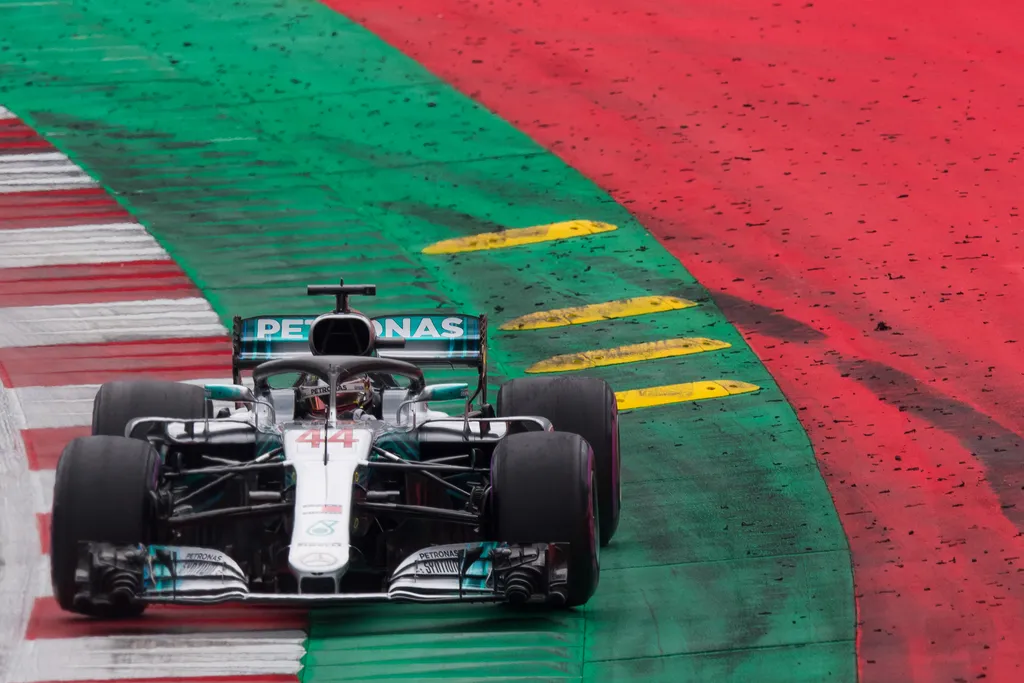 A Forma-1-es Osztrák Nagydíj szombati napja, Lewis Hamilton, Mercedes 