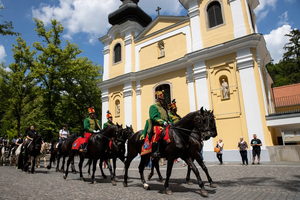 lovas, zarándoklat, zarándok, Szentkút, istentisztelet, Mátraverebély, ló, Szentkúton, kegyhely 