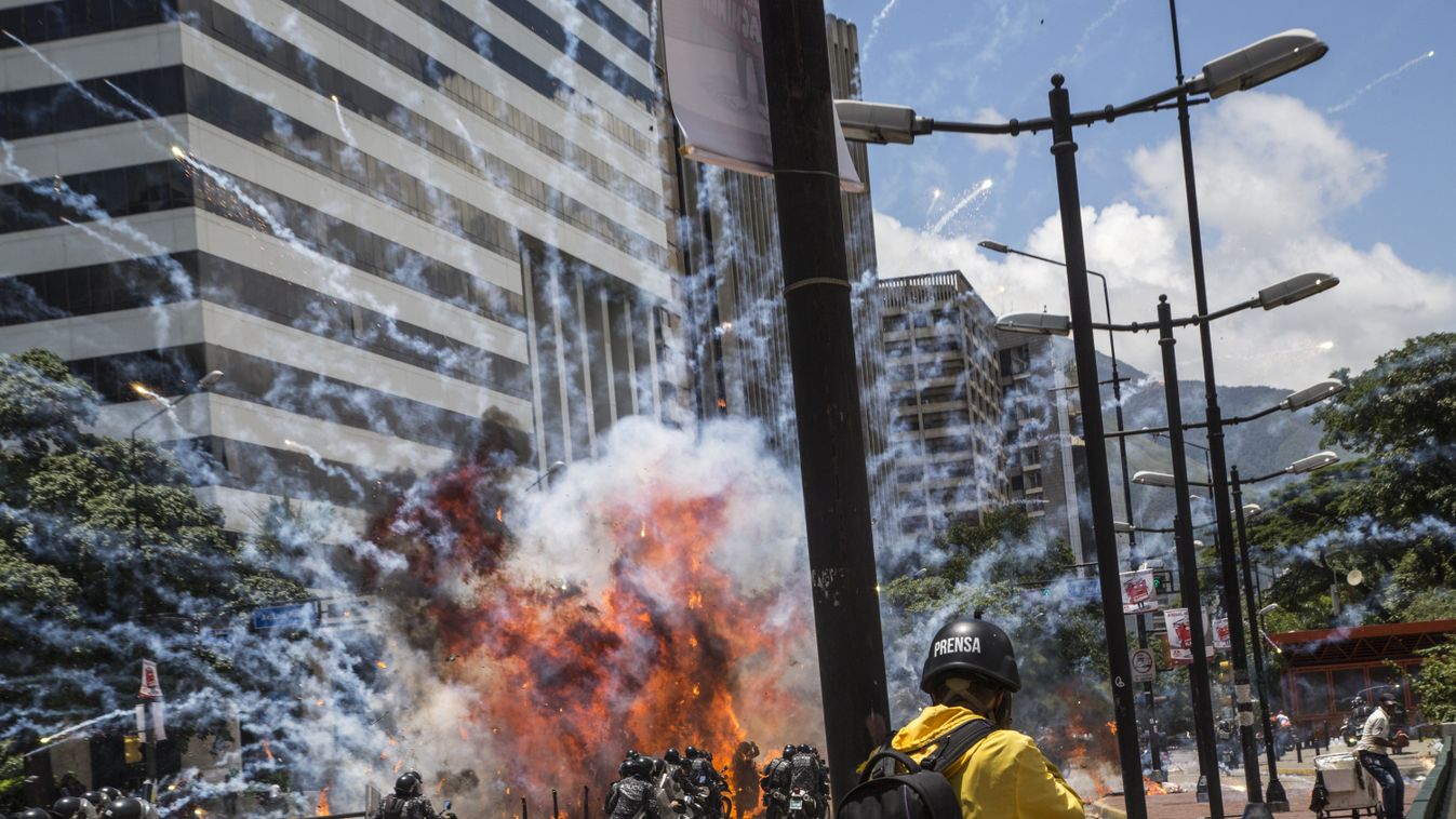 Venezuela: Protest gets violent in Caracas on day of vote 