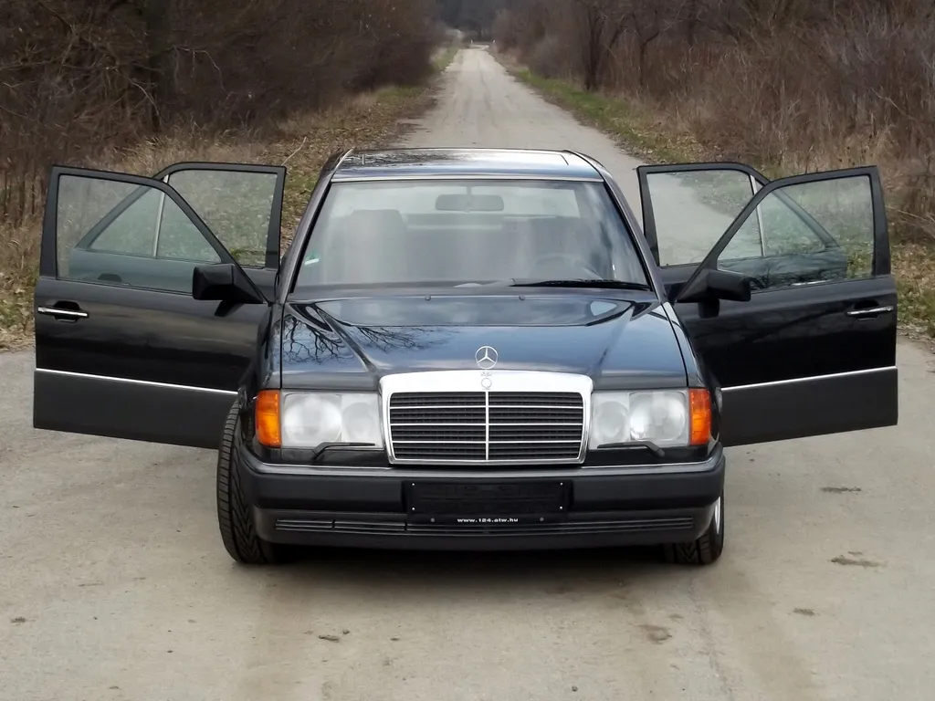 Mercedes W124 300E24 