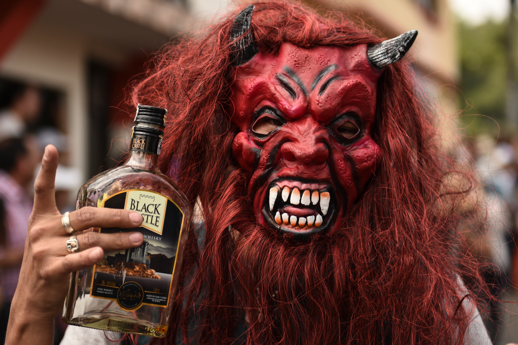A reveller takes part in the "Cuadrillas" parade during the Devils Carnival, in Riosucio, Caldas Department, Colombia, on January 6, 2019. - The Devil's Carnival, which takes place every two years, has its origins in the 19th century when the town of Rios