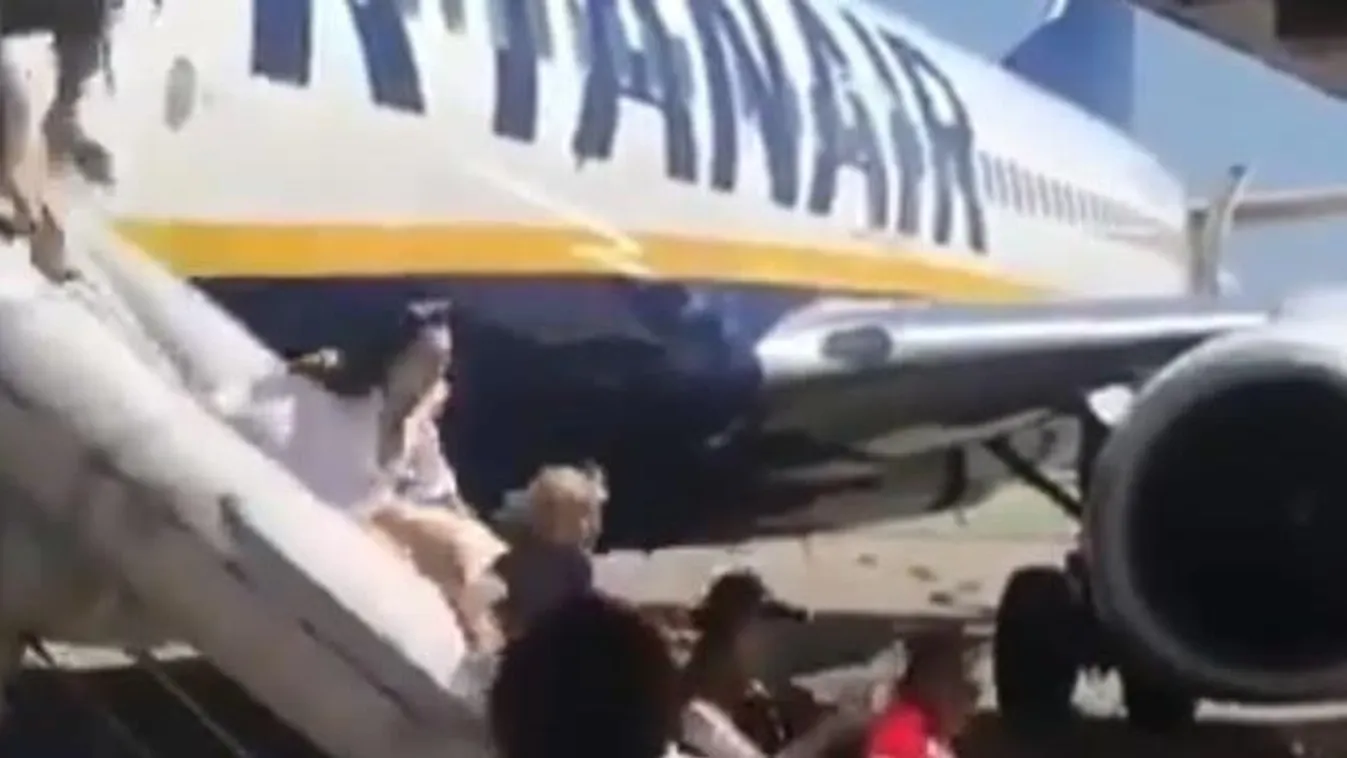 Egy kigyulladt mobiltelefon miatt evakuálták az utasokat a Ryanair Ibizára induló járatáról a barcelonai El Prat repülőtéren 