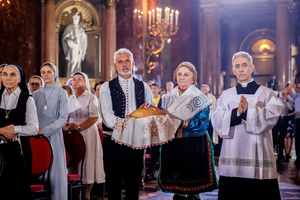 Ünnepi szentmise, Szent Jobb, Szent István-bazilikában, bbazilika, budapest, szent istván tér 