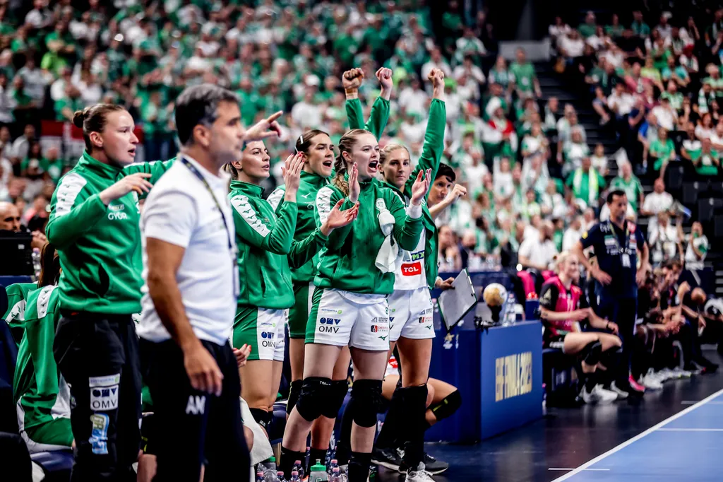 női kézilabda BL Final Four Budapest, MVM Dome, női kézilabda, Bajnokok Ligája négyes döntő, 2023, EHF FINAL4 WOMEN 2023, Győr, győri szurkolók, Győri Audi ETO KC–Vipers Kristiansand, 