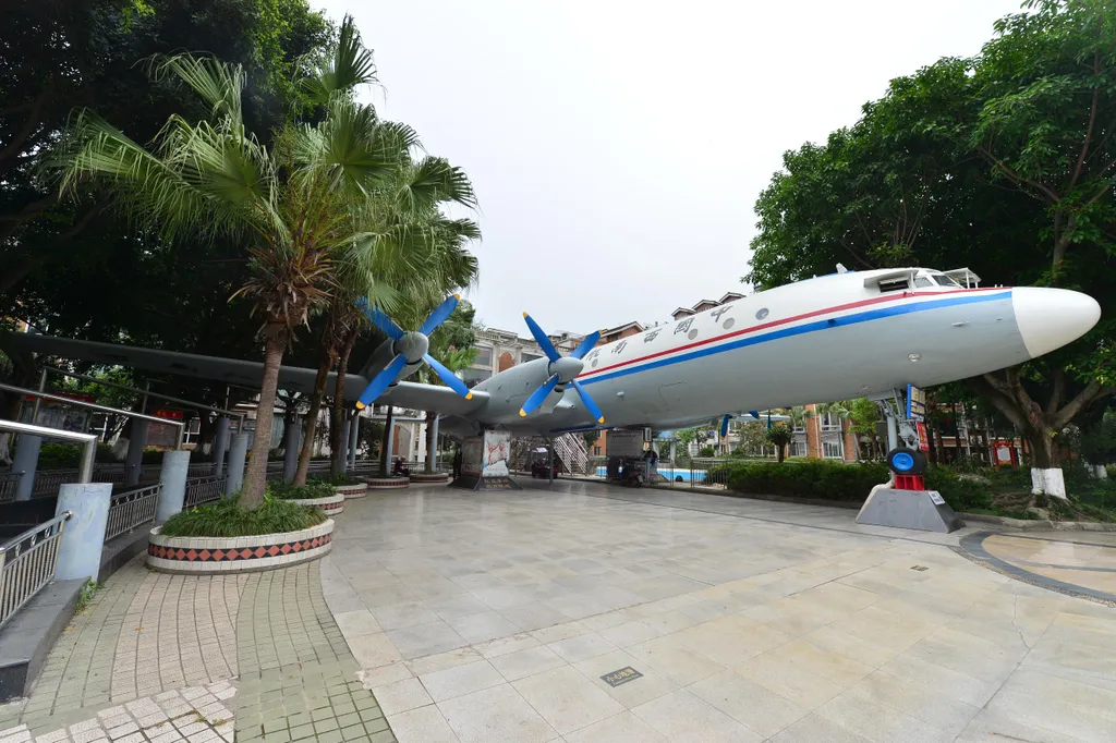 Egy leselejtezett repülőben nyitottak boltot a kínái CHENGDU-ban, galéria, 2023 