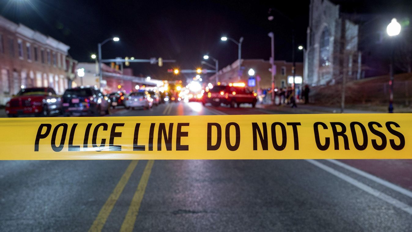 Baltimore, 2023. július 2.
A baltimore-i rendőrség által közreadott képen rendőrségi kordonnal kerítették el a hajnali lövöldözés helyszínét a Maryland állambeli Baltimore-ban 2023. július 2-án. A baltimore-i rendőrség vezetőjének tájékoztatása szerint ke